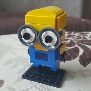 A minion represented in the Lego Brickheadz style